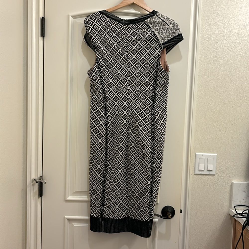 Anthropologie Josette by Bryon Lars Beauty Mark. It's black and white. Size 8 - Picture 12 of 15